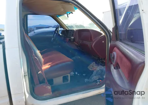 1998 Chevrolet C1500 Fleetside W/T из США, поврежденный, VIN 1GCEC14W7WZ159829